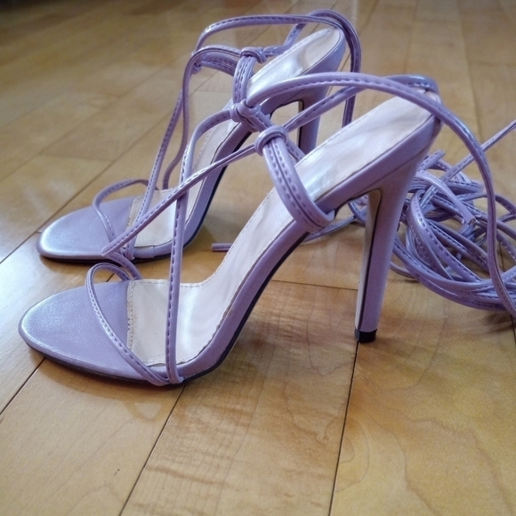 Lavender strappy stiletto heels that wrap around the leg - Picture 1 of 6